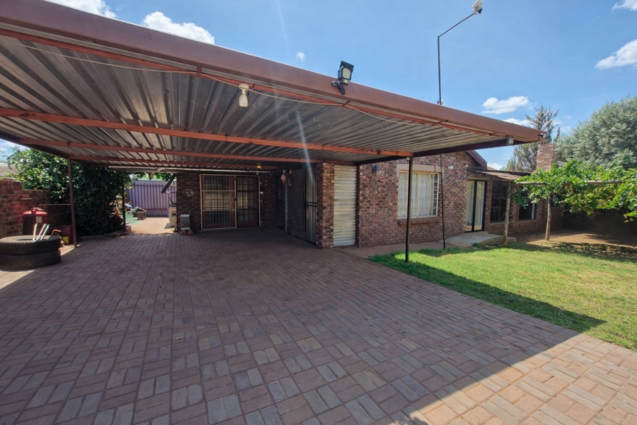 To Let 3 Bedroom Property for Rent in Kathu Northern Cape